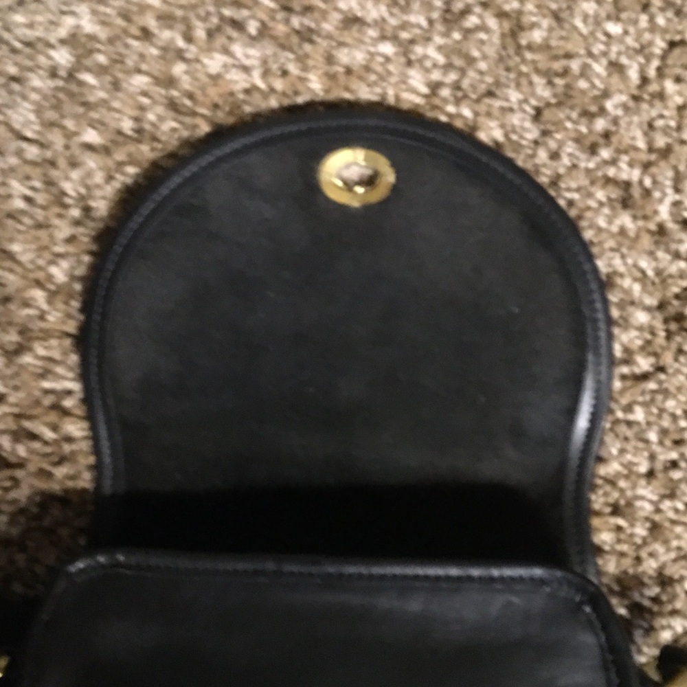 Vintage Coach Classic Black Leather Shoulder Bag - Picture 5 of 8